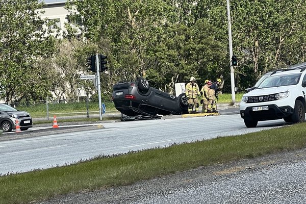 Citroen á Miklubraut bílslys