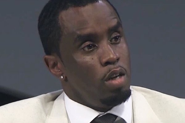 Segir fanga hafa laumað sér í klefa Diddy með hníf