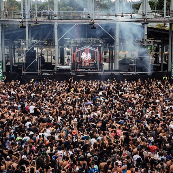 Einn látinn og margir slasaðir eftir tónlistarhátíð