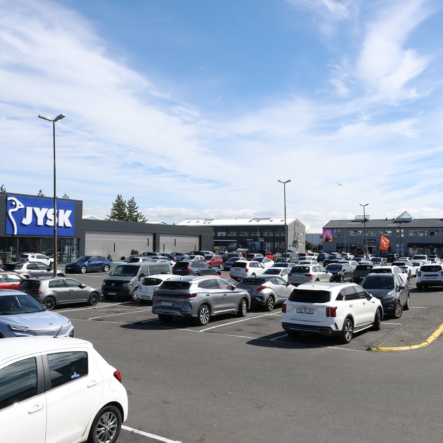 Stal bíl við Skeifuna og setti röng skráningarmerki á hann