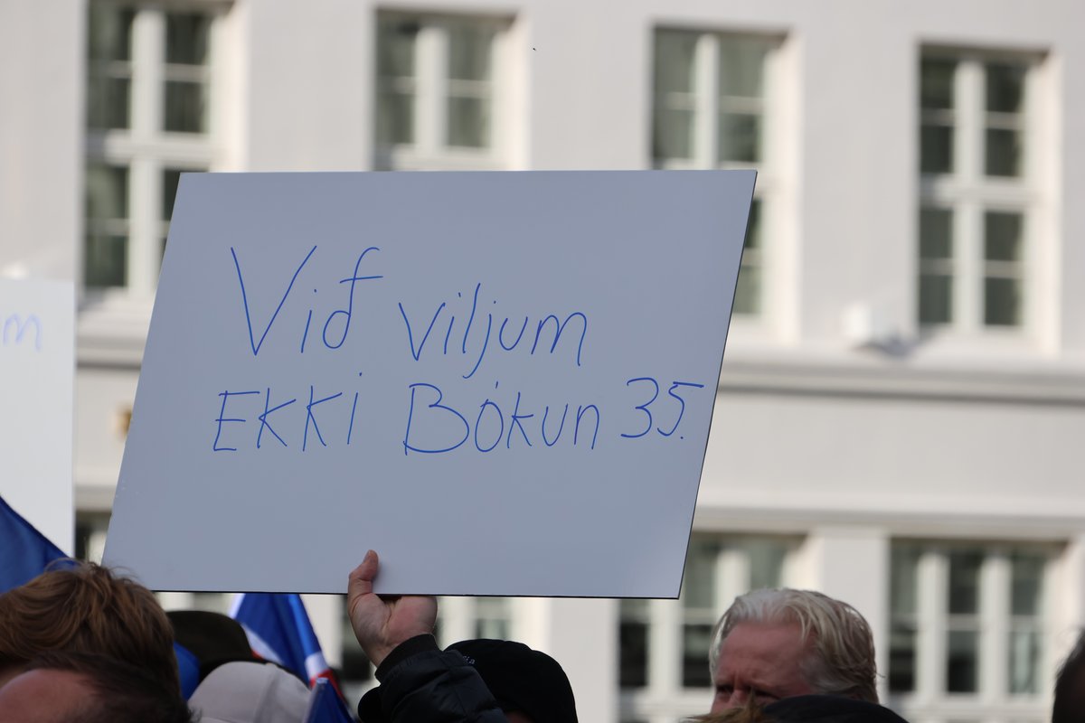 Mótmæli þvert á flokka