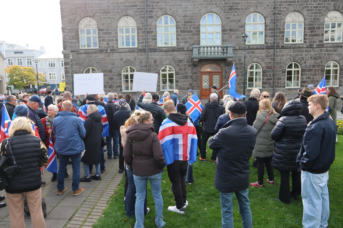 Mótmæli þvert á flokka