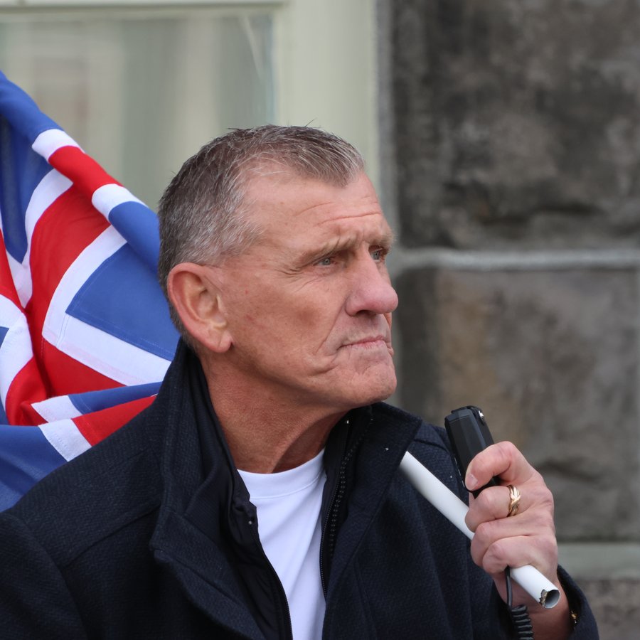 Íhugar að fara í mál við Sigfús