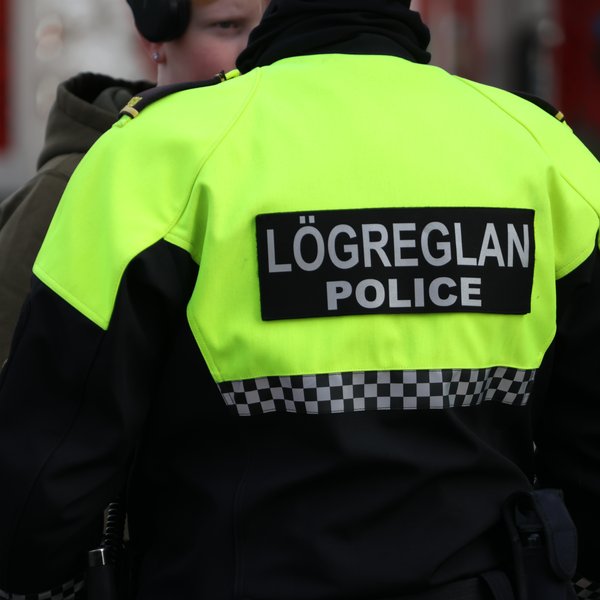 Lögregla kölluð til vegna „afbrigðilegrar hegðunar“