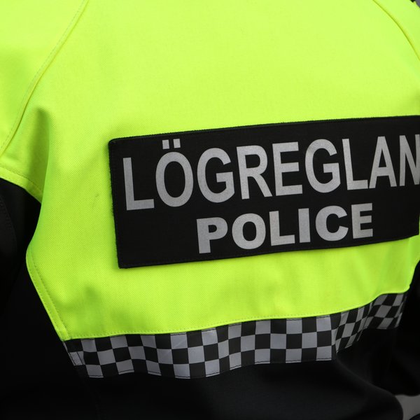 Límdu yfir hraðamyndavél lögreglu