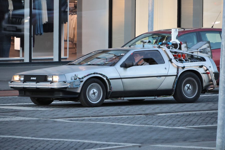 DeLorean-tímavél rúllaði um götur Reykjavíkur