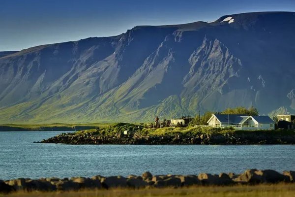 Leit heldur áfram að týndum göngumanni á Esjunni