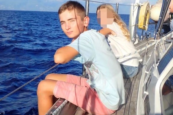 Fjórtán ára drengur varð fyrir skrúfu hraðbáts