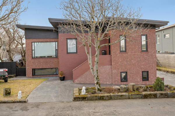 Selja stærðar einbýli í Laugardalnum