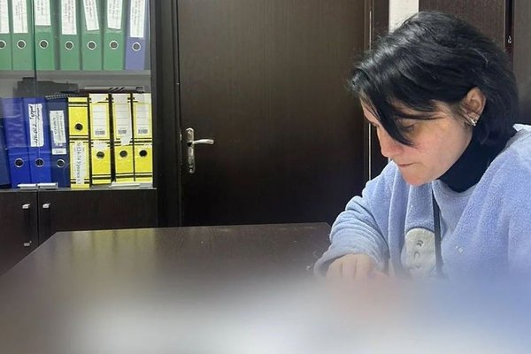 Dæmd í 13 ára fangelsi fyrir að misnota barnungan nemanda sinn