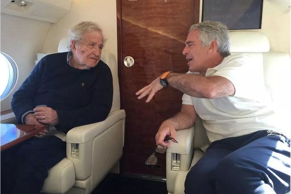 Chomsky, Gates og David Blaine meðal þeirra sem eru á nýjustu Epstein-myndunum