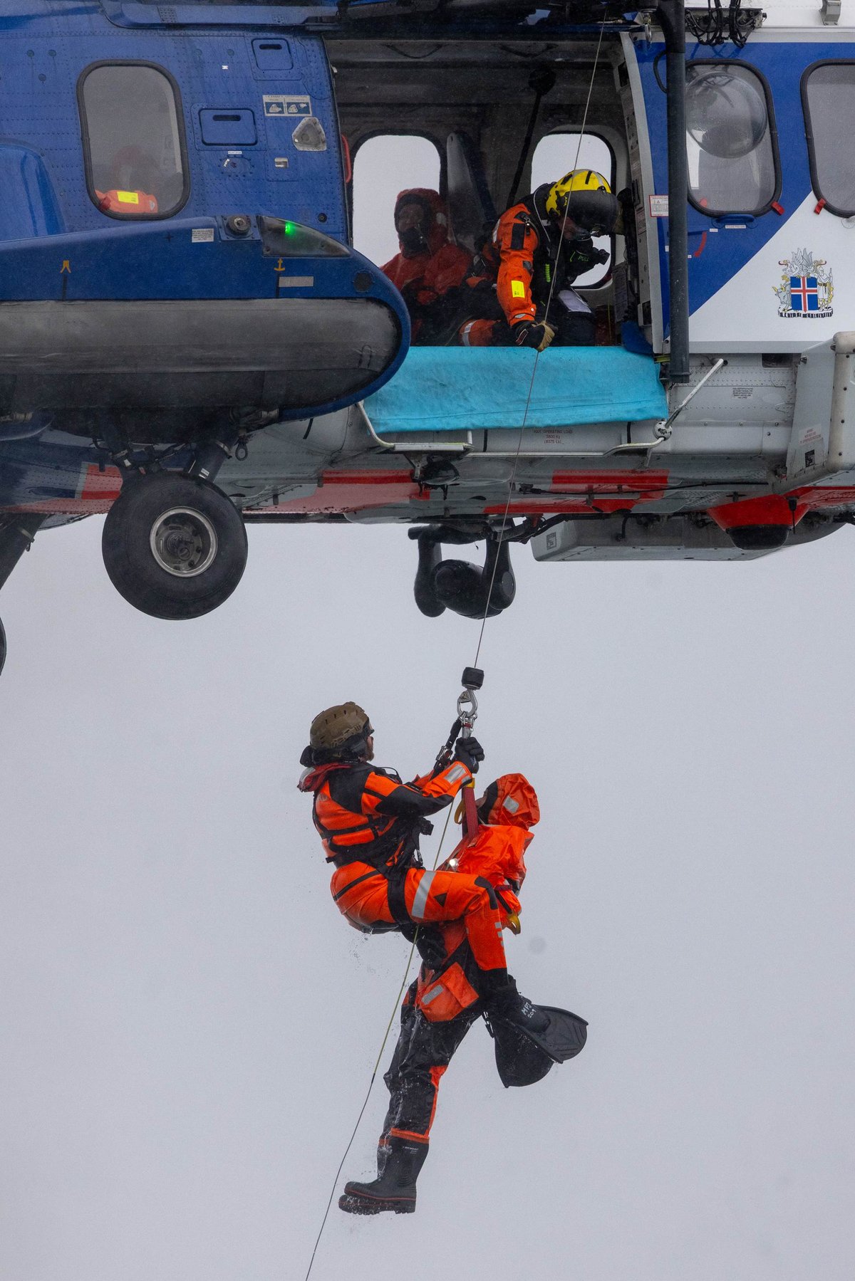Eyjólfur Ármannsson hífður
