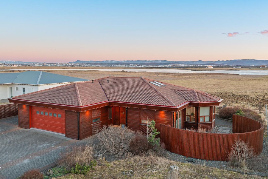 Klassíkt einbýli í náttúruparadís til sölu