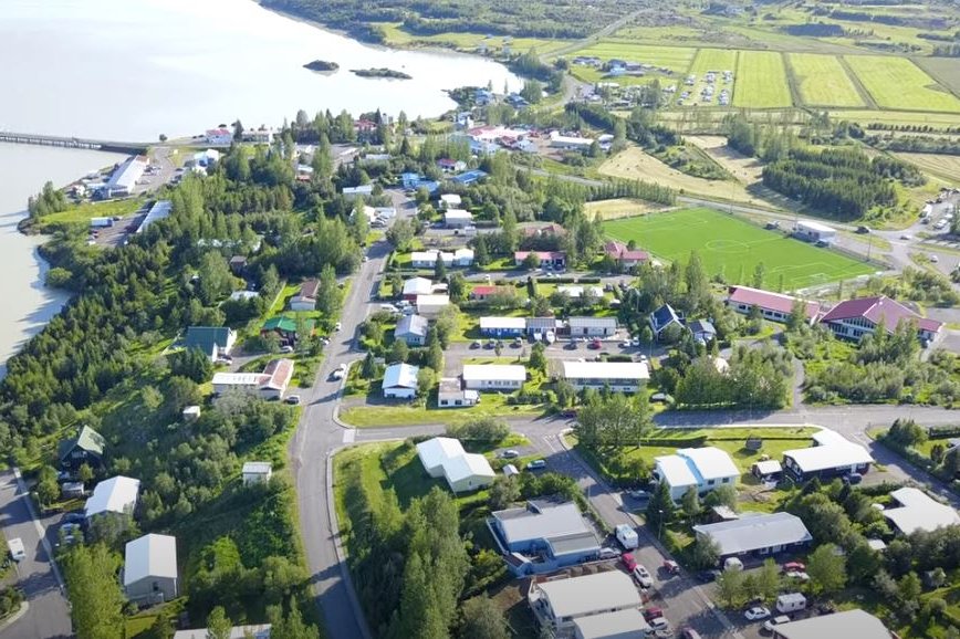 Barnaníðingur barinn á tjaldstæðinu í Fellabæ