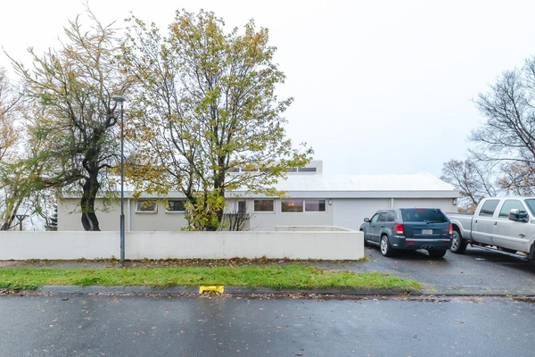 Selja einbýli í Mosfellsbæ með sundlaug