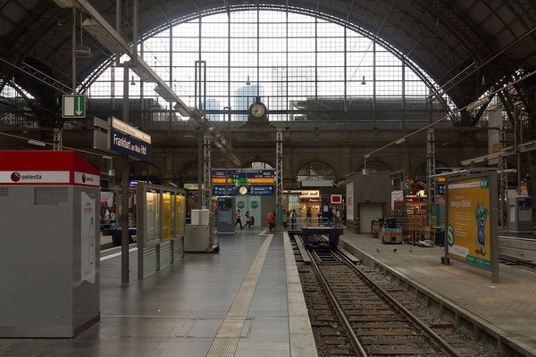 Tólf slasaðir eftir flugeldaárás í þýskri lest