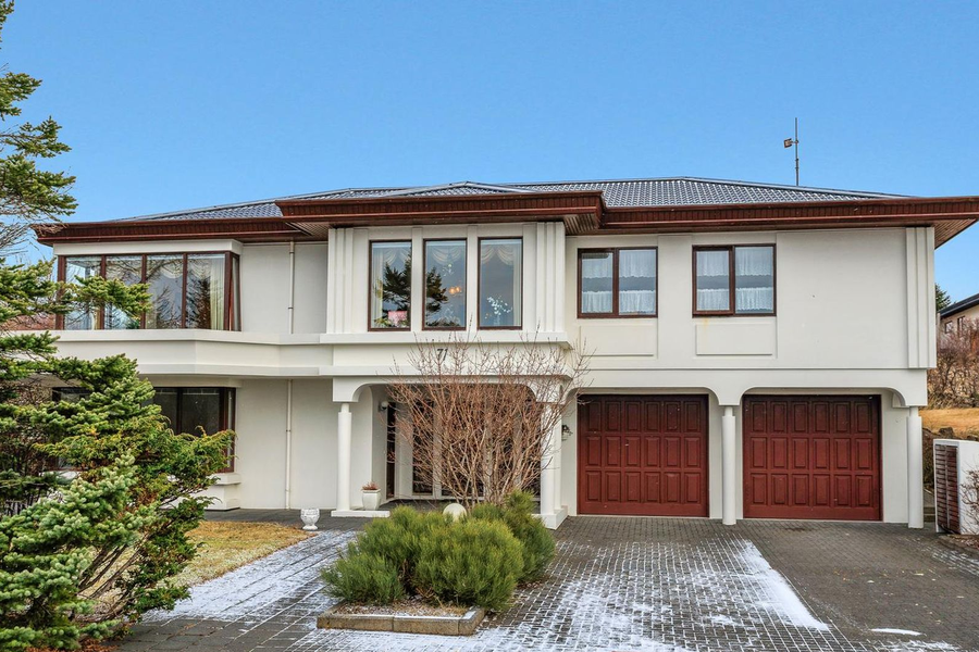 Selja tignarlegt einbýli í Grafarvogi