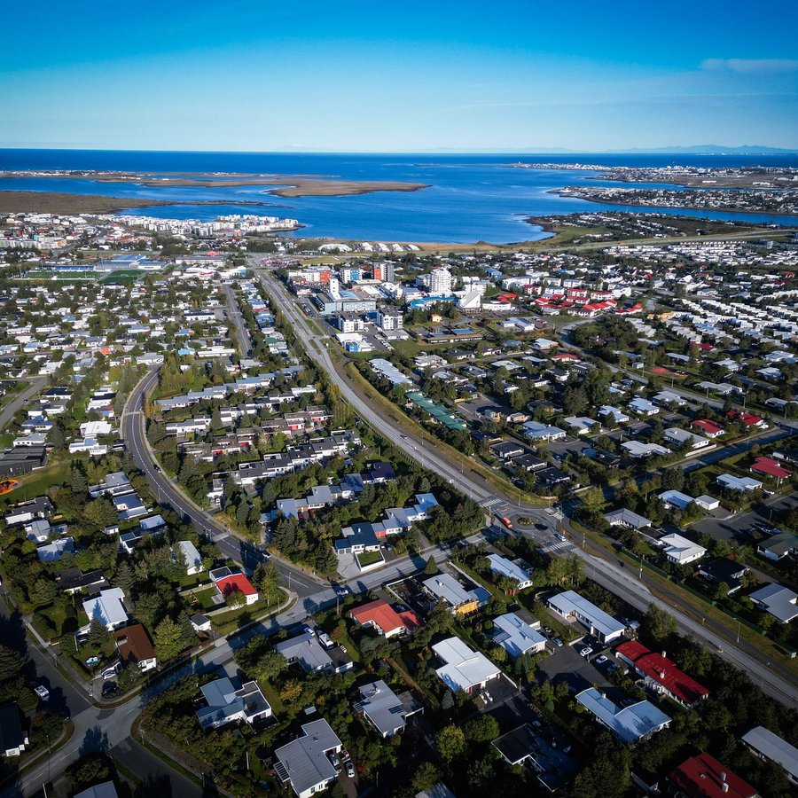 Faðir tekinn fullur með tvö börn í bílnum í Garðabæ