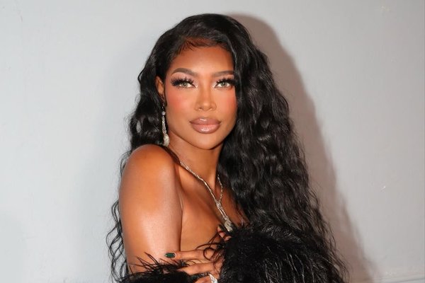 Ofurfyrirsæta segir tvíkynhneigða karlmenn vera „óaðlaðandi“