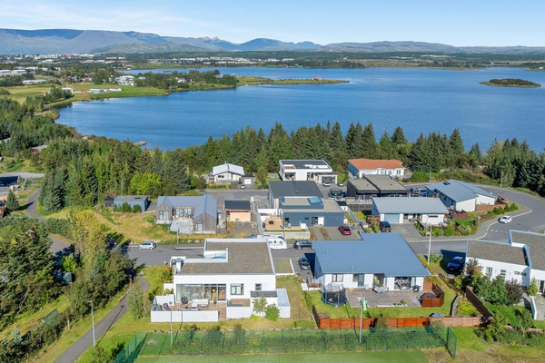 Draumaheimili innst í botnlanga við Elliðavatn til sölu