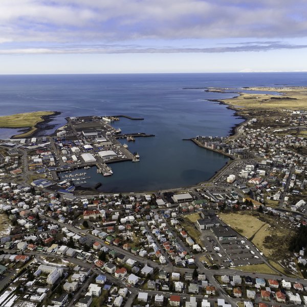 Sagður hafa klætt tíu ára barn úr buxunum