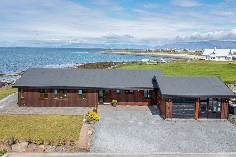 Algjörlega einstakt hús við sjávarsíðuna til sölu