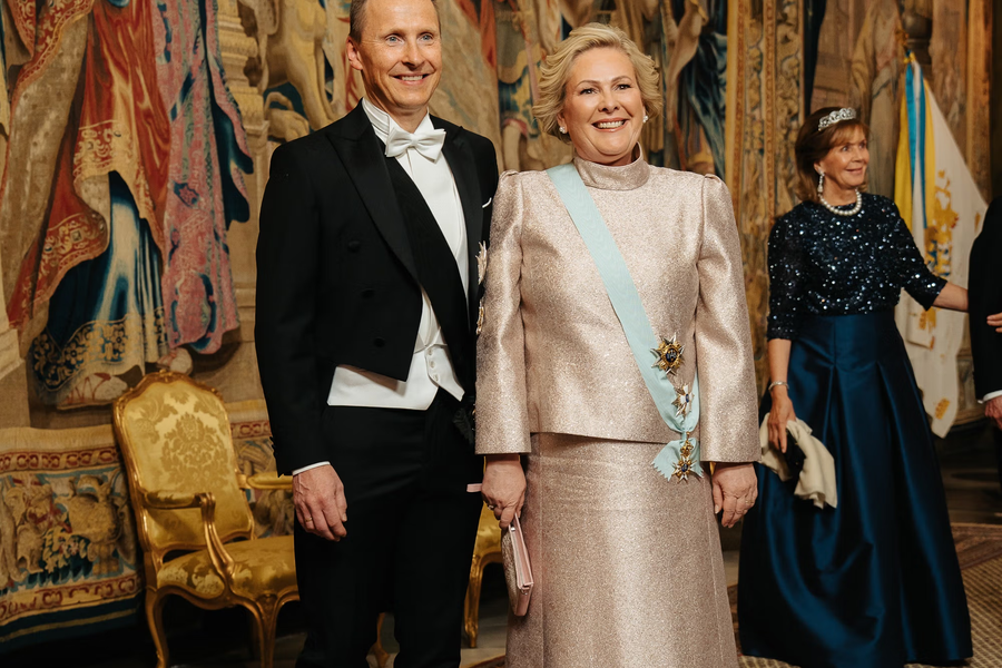 Halla stórglæsileg í afmæliveislu