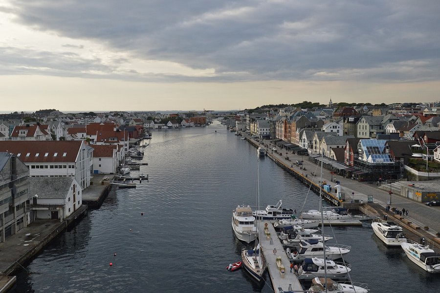 Umfangsmikil leit að ungum manni í Haugasundi