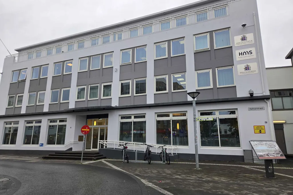 Almenningur fékk ekki að vita hvernig alvarleg sakamál enduðu