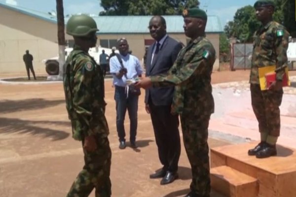 Vestur-Afríkuríki hyggjast stofna sameiginlegan her gegn jihadistum