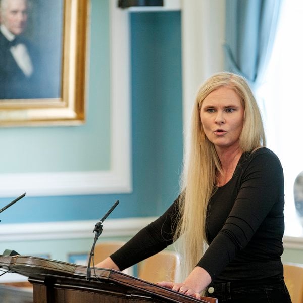 „Mér þykir leiðinlegt að fundarstjórn mín sé túlkuð sem tilraun til valdaráns“