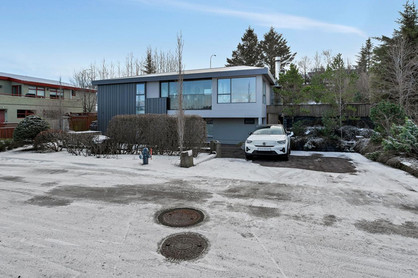 Selja algjörlega ásættanlegt einbýli á Kársnesi