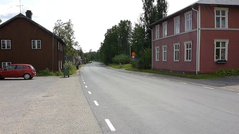 Huvudgatan_i_Nyåker,_väg_353