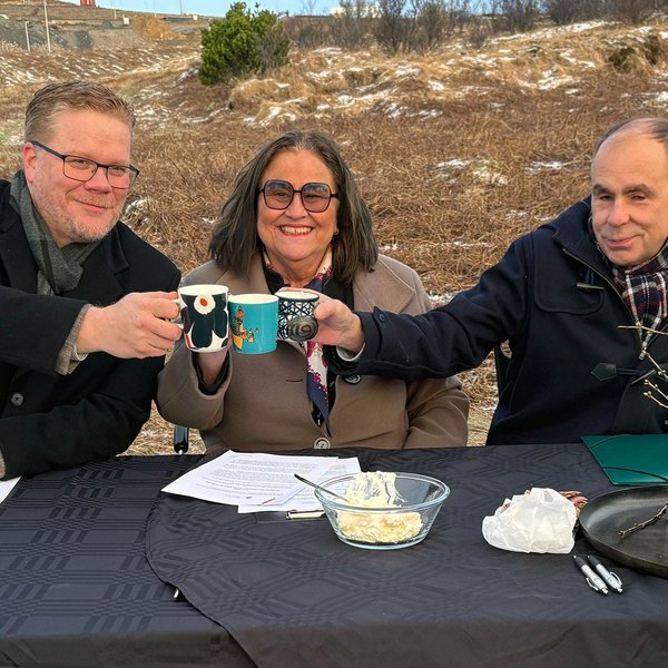 Skálað í rjúkandi heitu súkkulaði með rjóma