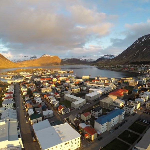 Lögreglan á Vestfjörðum gagnrýnd fyrir gervigreindarmynd