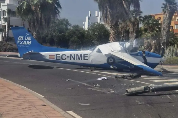 Flugvél hrapaði við golfvöll á Tenerife