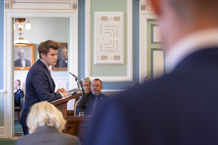 Jóhann Páll verndar formfagran gíg