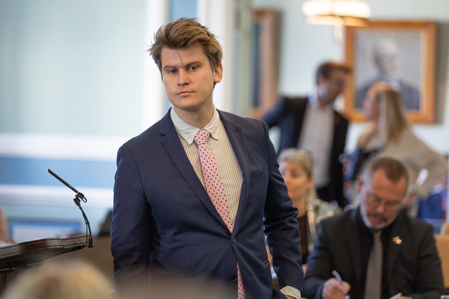 Fjöldaráðning embættismanna