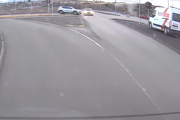 Árekstur tveggja bíla í Garðabæ