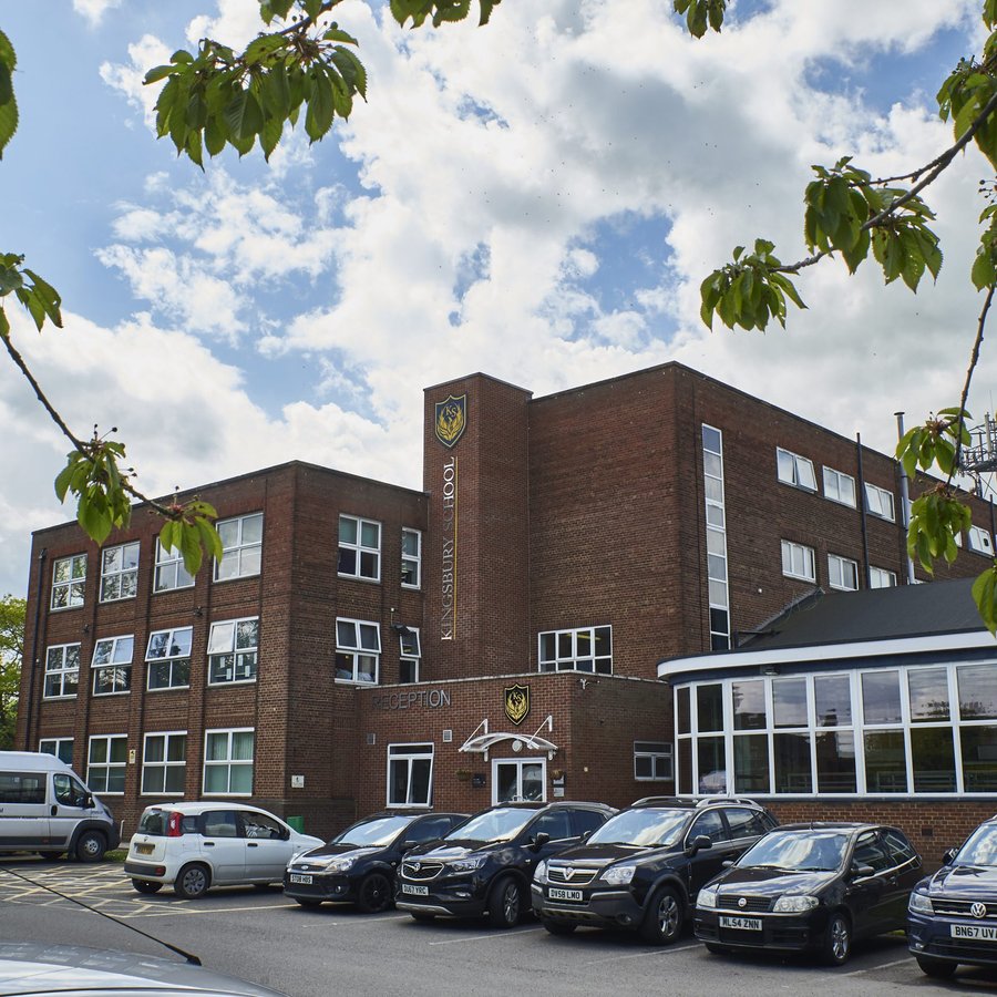 13 ára drengur ákærður fyrir morðtilraunir í skóla