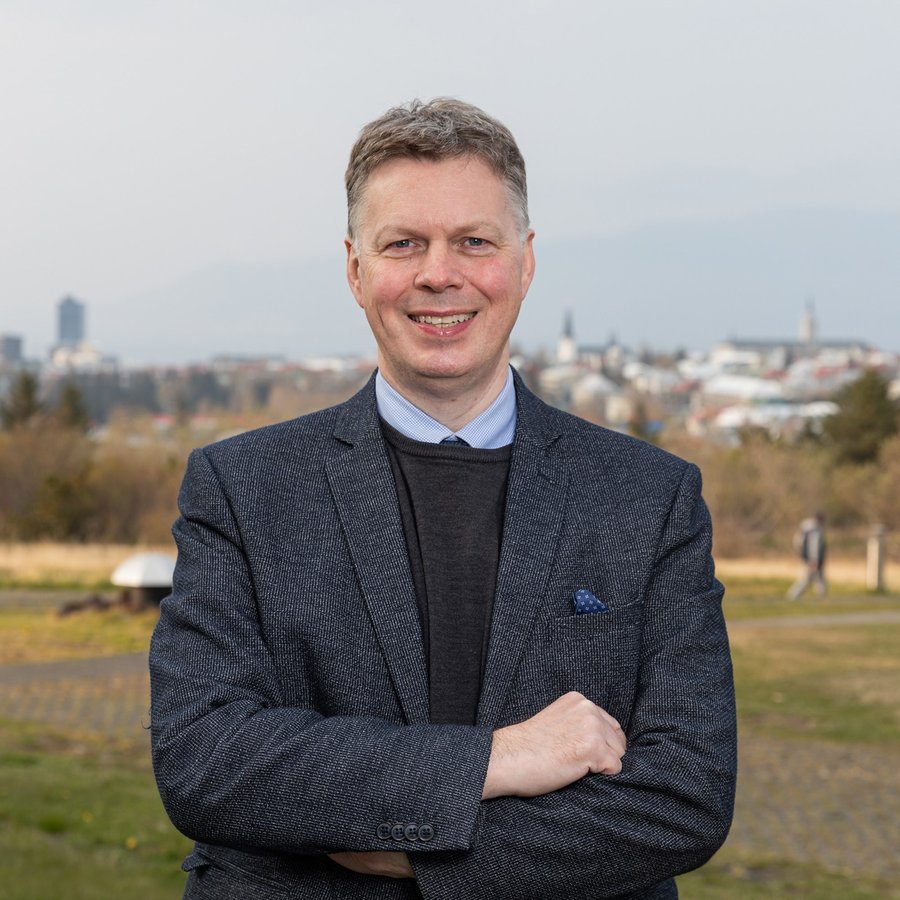 Steinhissa yfir vistaskiptum Kjartans og Mörtu