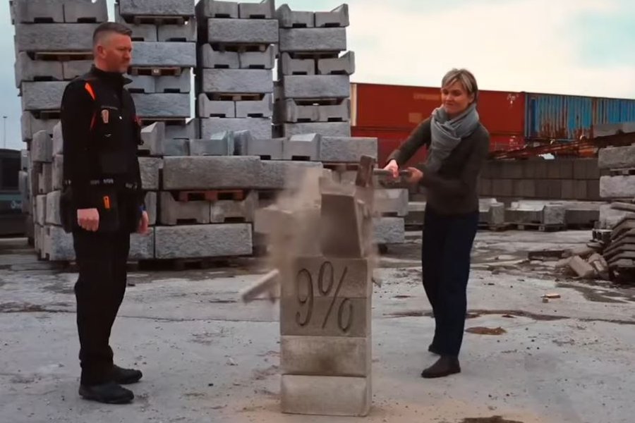 Ungir Sjálfstæðismenn auglýsa eftir sleggju Samfylkingarinnar