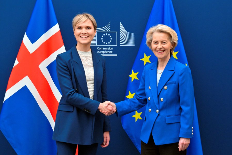 Meirihluti styður áframhaldandi viðræður Íslands við ESB