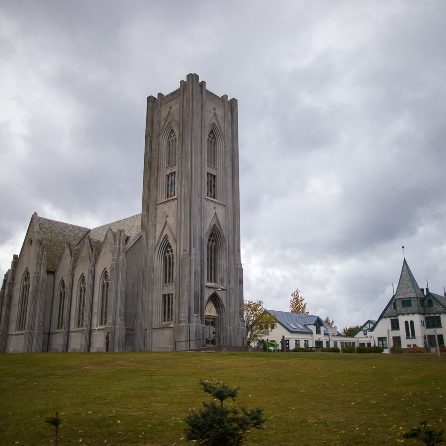 Sölumaður dauðans staðinn að verki við Landakotskirkju