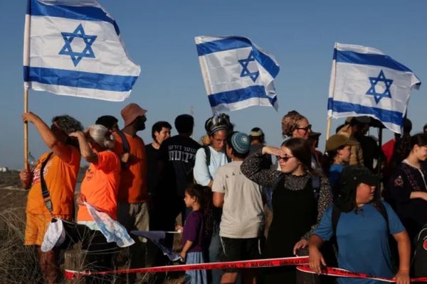 Ísraelskir ráðherrar leiddu kröfugöngu um nýjar landnemabyggðir á Gaza