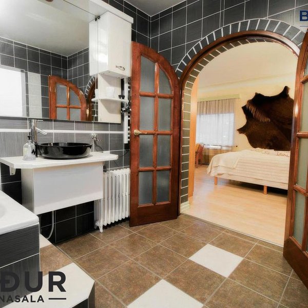 Nokkuð óvenjulegt einbýli til sölu í Laugardalnum