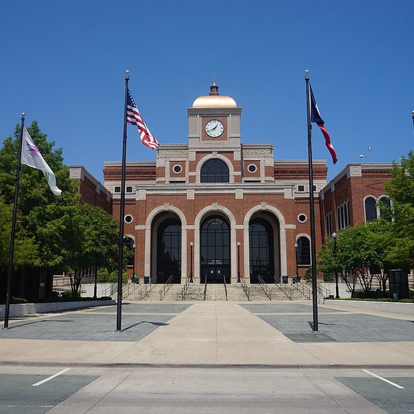 Fann 15 milljónir ofan á hraðbanka