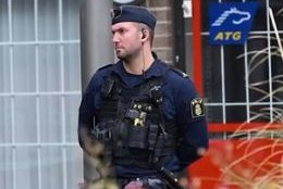 Kona lést eftir hnífsárás fyrir utan matvöruverslun í Malmö