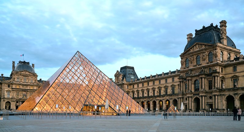 Louvre_Museum