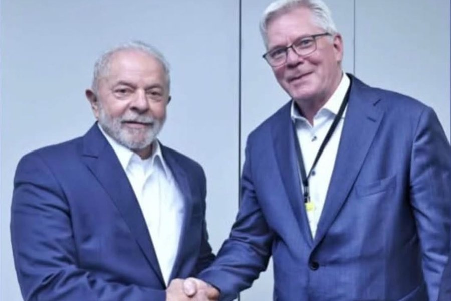Kristinn Hrafnsson fagnar sigri Lula